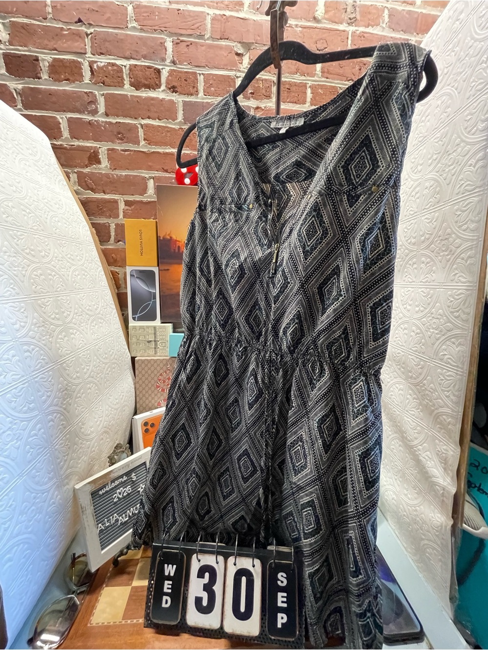 Speed control New York romper with a V-neck and an elastic drawstring waist.